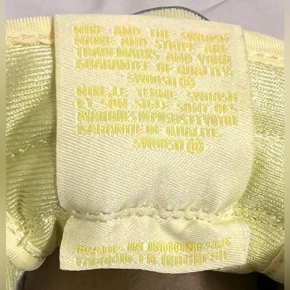 EUC Nike Air Force 1 LV8 GS Citron Tint Yellow Boy shoes size 6 (6 Big Kid)
